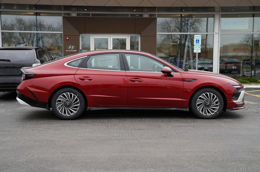 new 2025 Hyundai Sonata Hybrid car, priced at $39,030