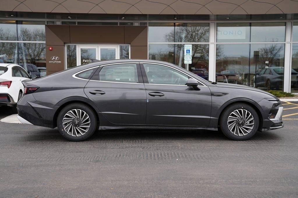 new 2025 Hyundai Sonata Hybrid car, priced at $38,648