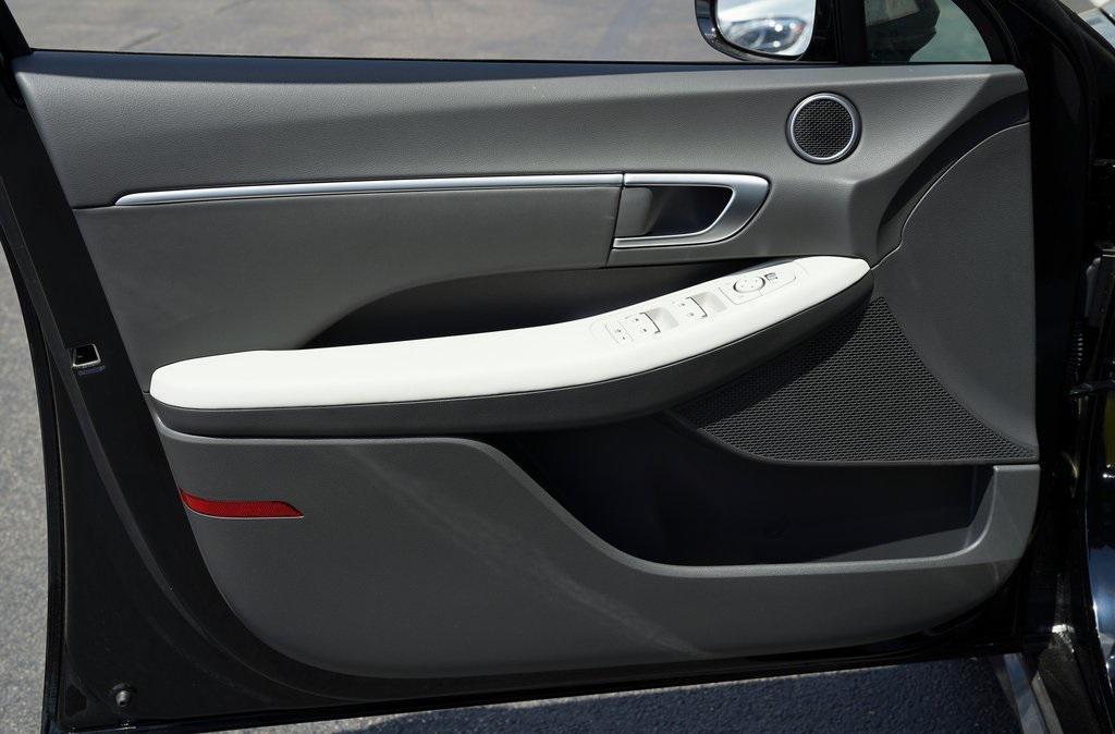 new 2025 Hyundai Sonata Hybrid car, priced at $32,080