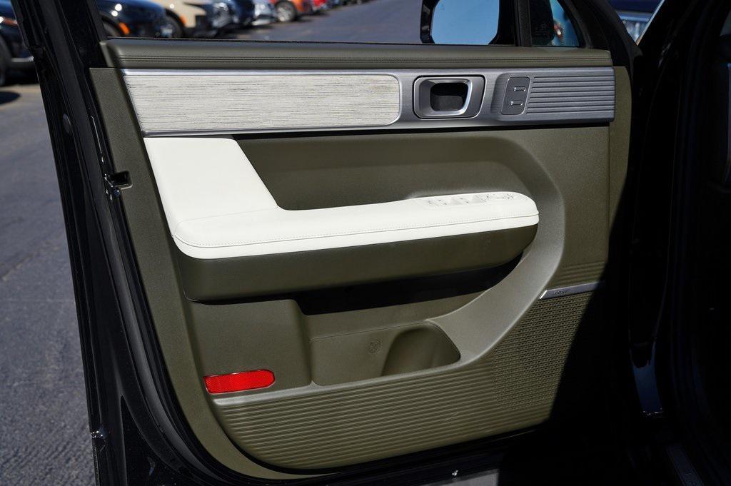 new 2025 Hyundai Santa Fe car, priced at $48,700