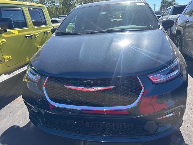 new 2025 Chrysler Pacifica car, priced at $45,635