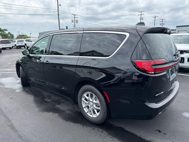 new 2025 Chrysler Pacifica car, priced at $41,752
