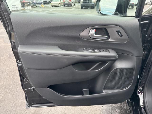 new 2025 Chrysler Pacifica car, priced at $41,752