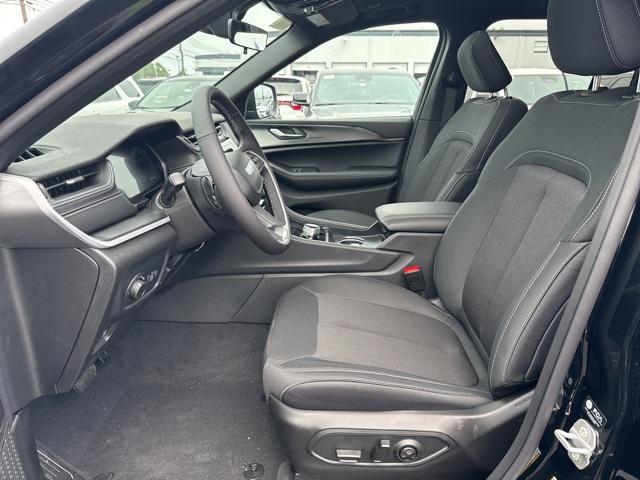 new 2025 Jeep Grand Cherokee car, priced at $41,333
