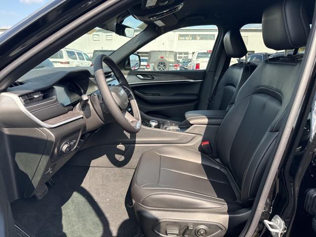new 2025 Jeep Grand Cherokee car, priced at $42,953