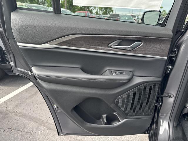 new 2025 Jeep Grand Cherokee car, priced at $49,142