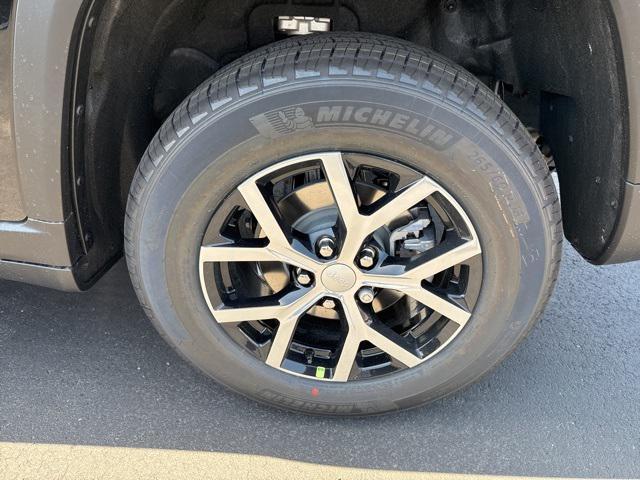 new 2025 Jeep Grand Cherokee car, priced at $44,639