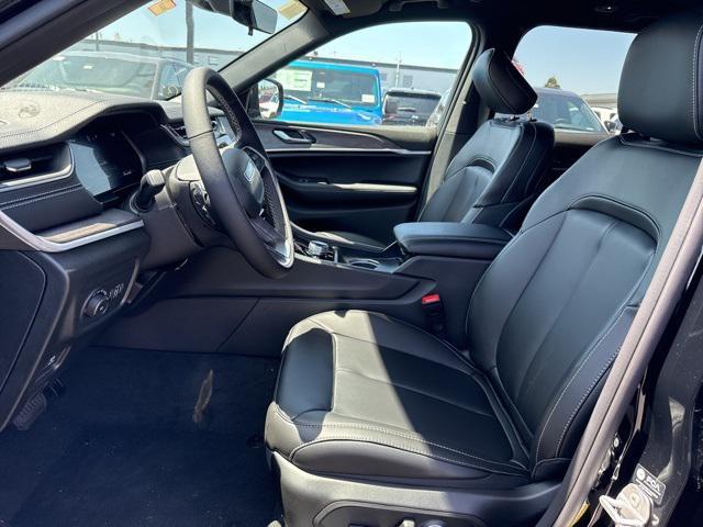 new 2025 Jeep Grand Cherokee car, priced at $44,639