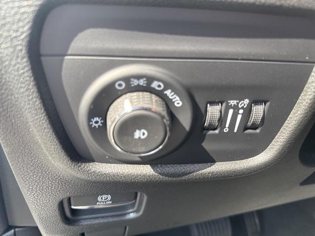 new 2025 Jeep Grand Cherokee car, priced at $44,127