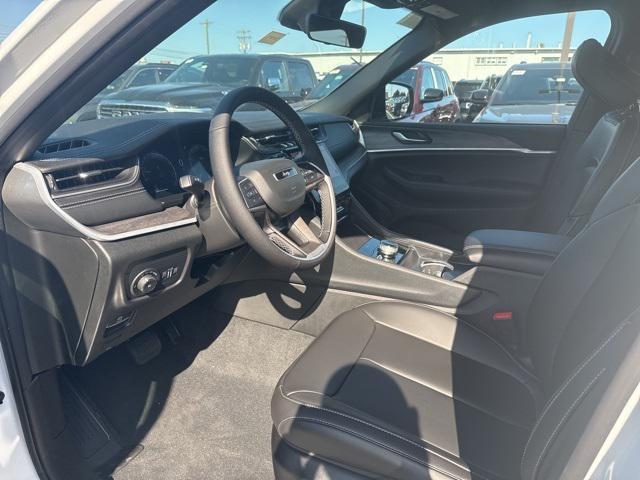 new 2025 Jeep Grand Cherokee car, priced at $44,127