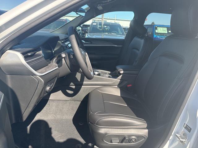 new 2025 Jeep Grand Cherokee car, priced at $44,127