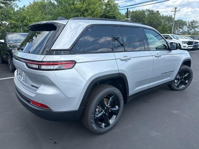 new 2024 Jeep Grand Cherokee car, priced at $44,099