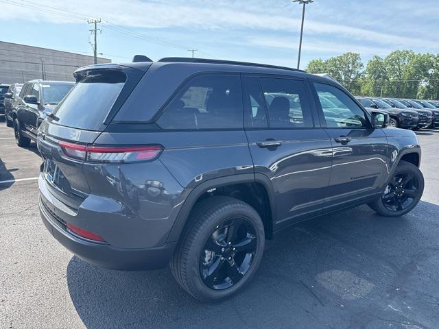 new 2025 Jeep Grand Cherokee car, priced at $49,142