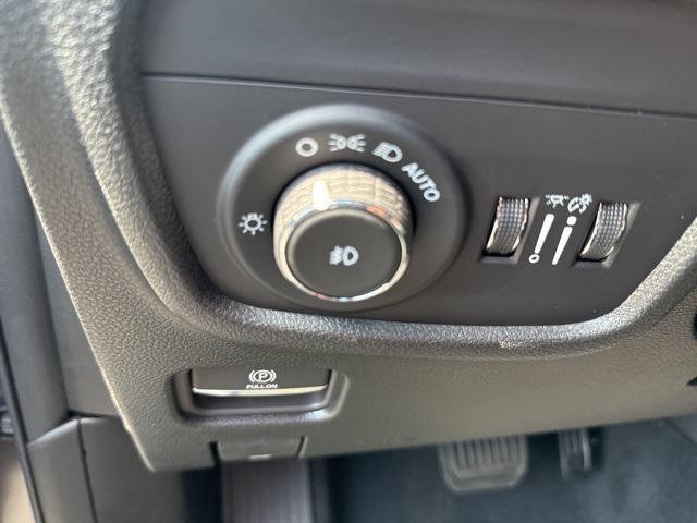 new 2025 Jeep Grand Cherokee car, priced at $49,142