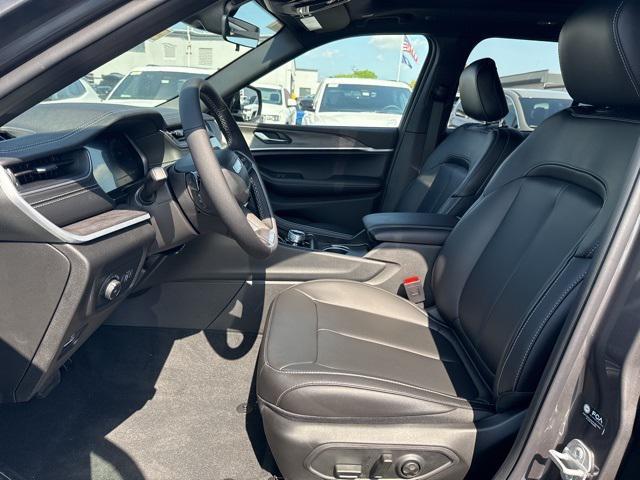 new 2025 Jeep Grand Cherokee car, priced at $49,142