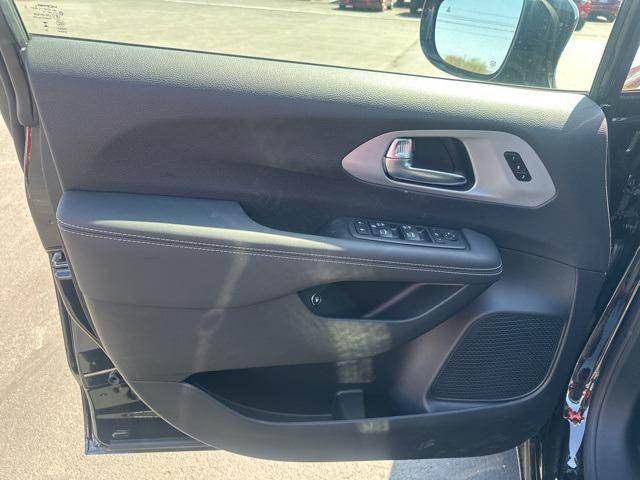 new 2025 Chrysler Pacifica Hybrid car, priced at $56,300