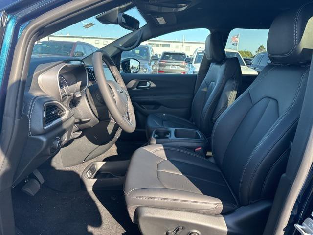 new 2025 Chrysler Pacifica car, priced at $42,247