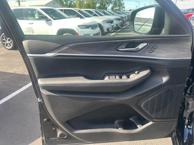 new 2025 Jeep Grand Cherokee L car, priced at $51,100