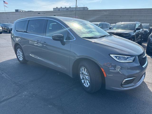 new 2025 Chrysler Pacifica car, priced at $42,247