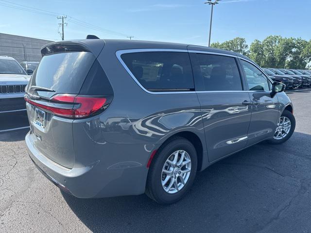 new 2025 Chrysler Pacifica car, priced at $42,247