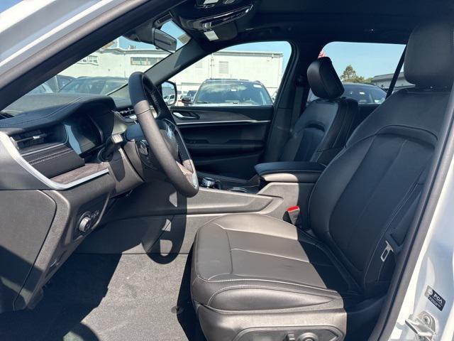 new 2025 Jeep Grand Cherokee car, priced at $48,631