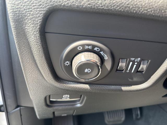 new 2025 Jeep Grand Cherokee car, priced at $48,631