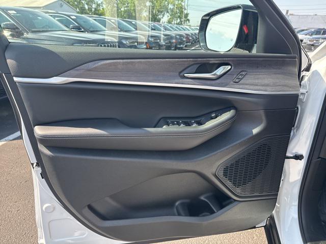 new 2025 Jeep Grand Cherokee car, priced at $48,631