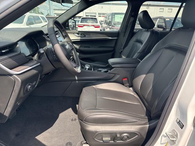 new 2025 Jeep Grand Cherokee car, priced at $48,631