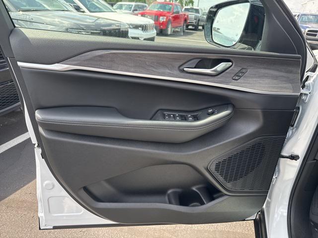 new 2025 Jeep Grand Cherokee car, priced at $48,631