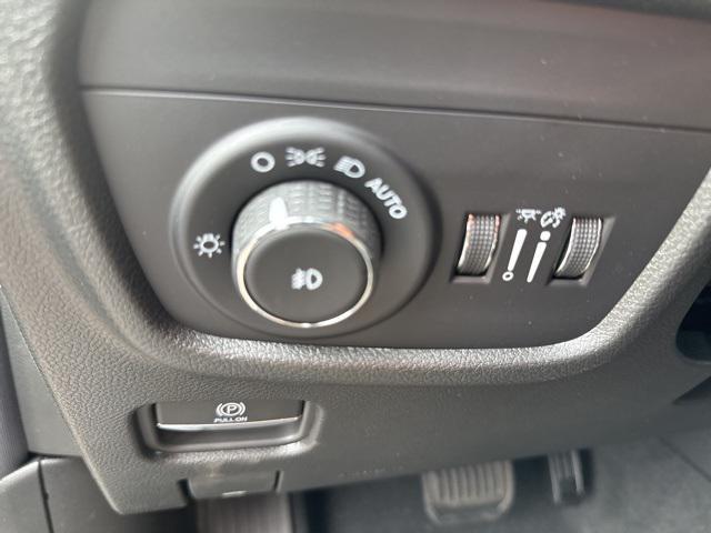 new 2025 Jeep Grand Cherokee car, priced at $46,981