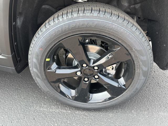 new 2025 Jeep Grand Cherokee car, priced at $46,981