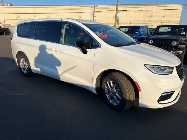 new 2024 Chrysler Pacifica car, priced at $42,405
