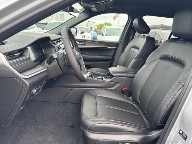 new 2025 Jeep Grand Cherokee car, priced at $49,142