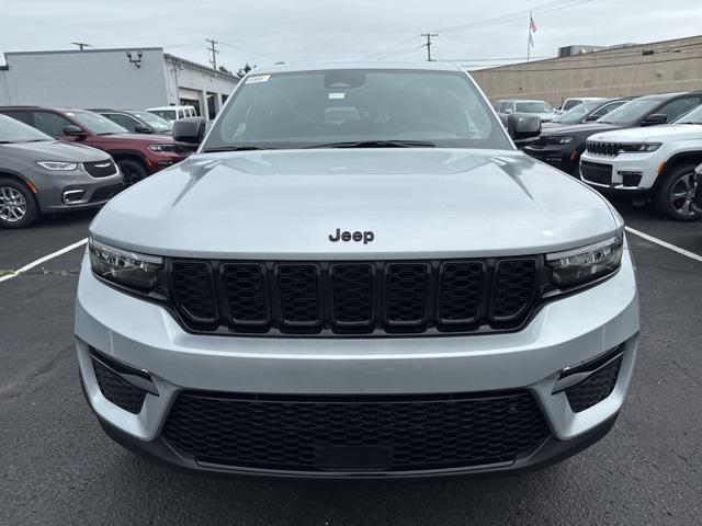 new 2025 Jeep Grand Cherokee car, priced at $49,142