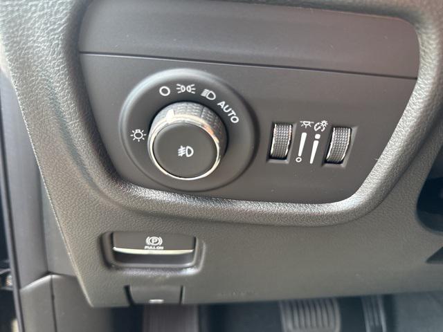 new 2025 Jeep Grand Cherokee car, priced at $49,142