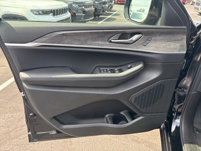 new 2025 Jeep Grand Cherokee car, priced at $49,142