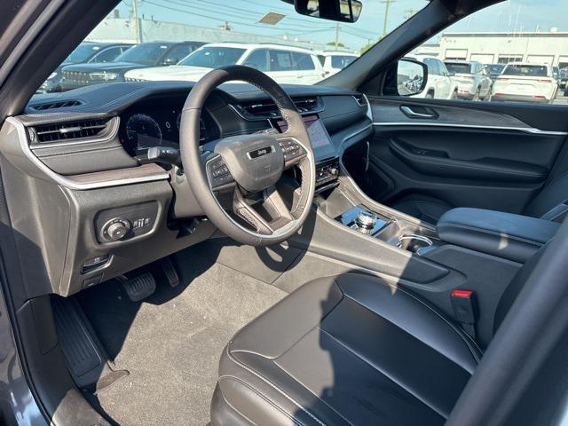 new 2025 Jeep Grand Cherokee car, priced at $49,056