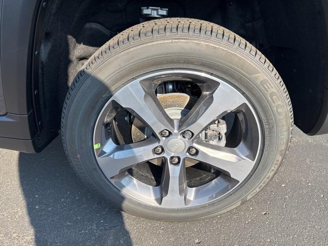new 2025 Jeep Grand Cherokee car, priced at $49,056