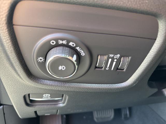 new 2025 Jeep Grand Cherokee car, priced at $49,142