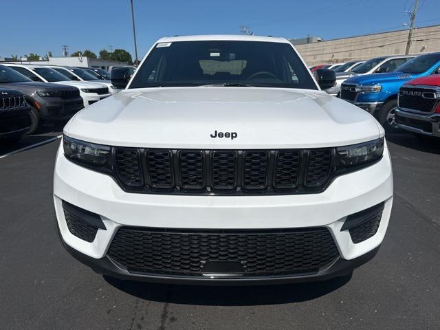 new 2024 Jeep Grand Cherokee car, priced at $41,679