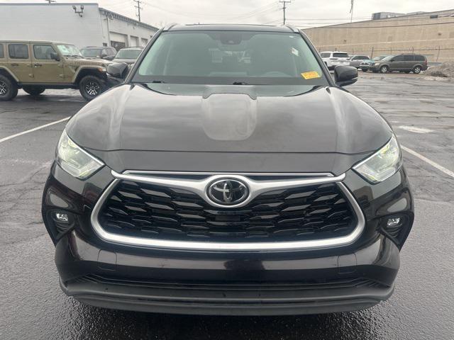 used 2022 Toyota Highlander car, priced at $33,000