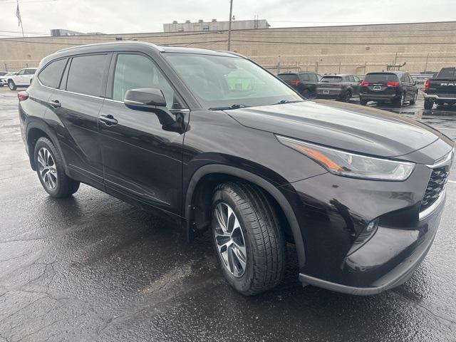 used 2022 Toyota Highlander car, priced at $33,000