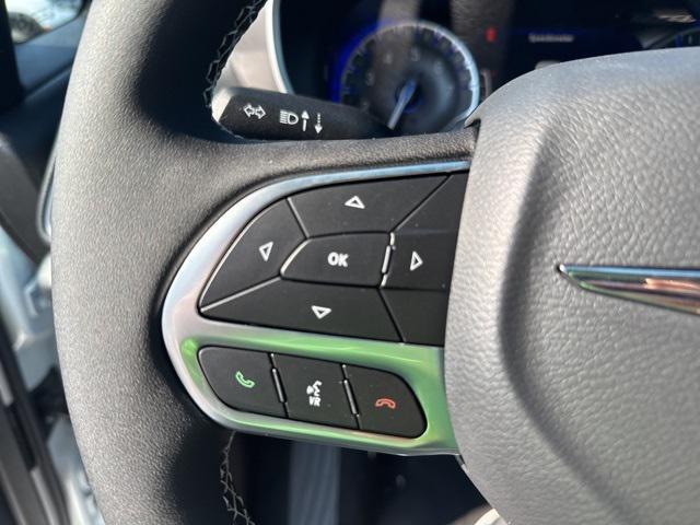 new 2025 Chrysler Pacifica car, priced at $41,752