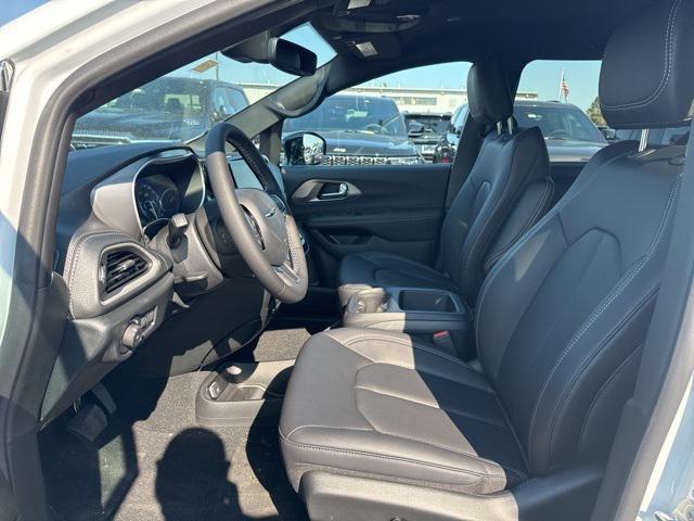 new 2025 Chrysler Pacifica car, priced at $41,752