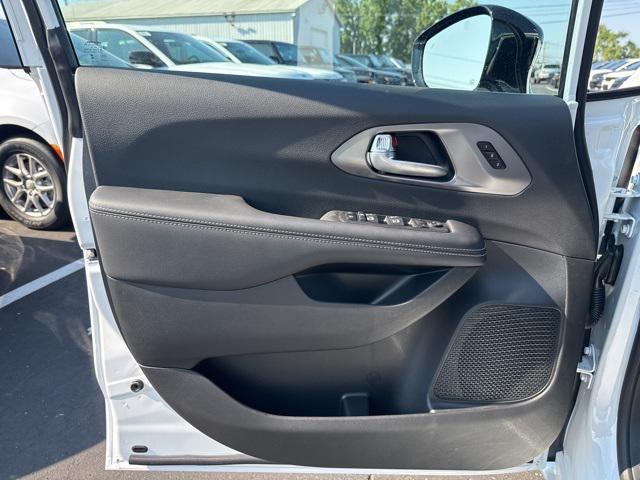 new 2025 Chrysler Pacifica car, priced at $41,752