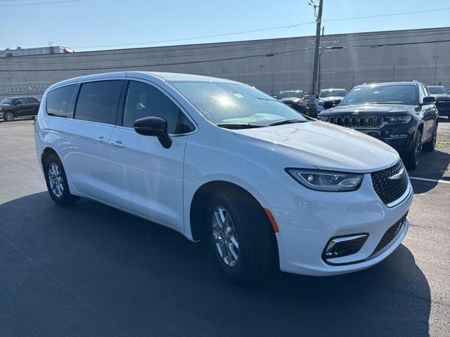 new 2025 Chrysler Pacifica car, priced at $41,752