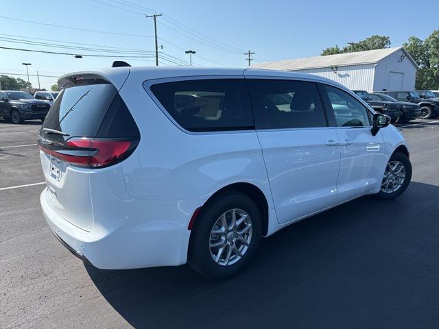 new 2025 Chrysler Pacifica car, priced at $41,752
