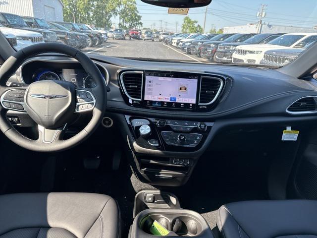 new 2025 Chrysler Pacifica car, priced at $41,752