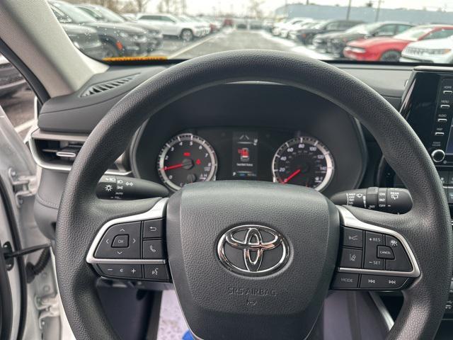 used 2022 Toyota Highlander car, priced at $33,000