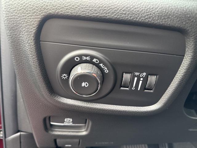 new 2025 Jeep Grand Cherokee car, priced at $49,142